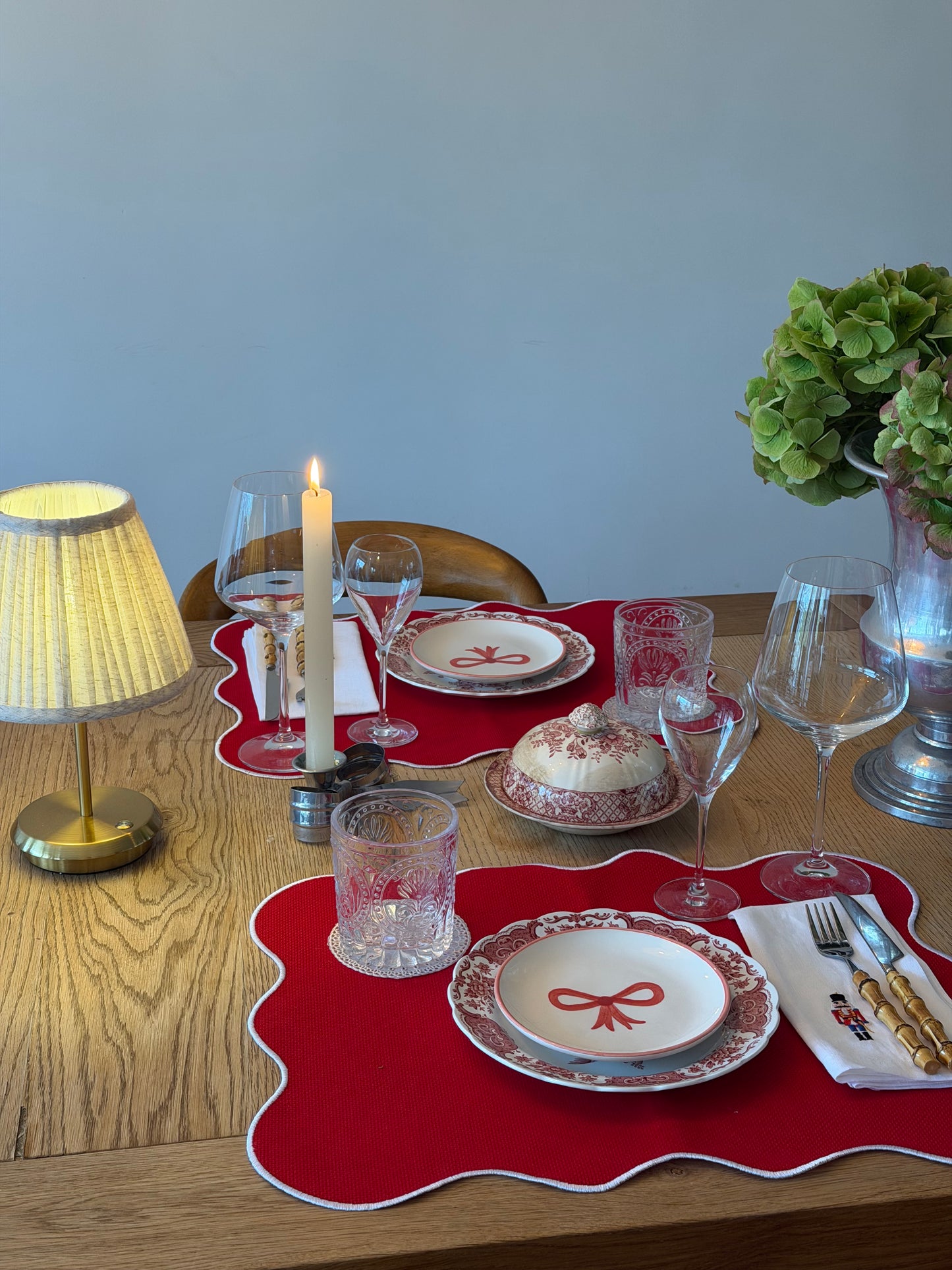 Individual Vermelho Ondulado Bordado Branco