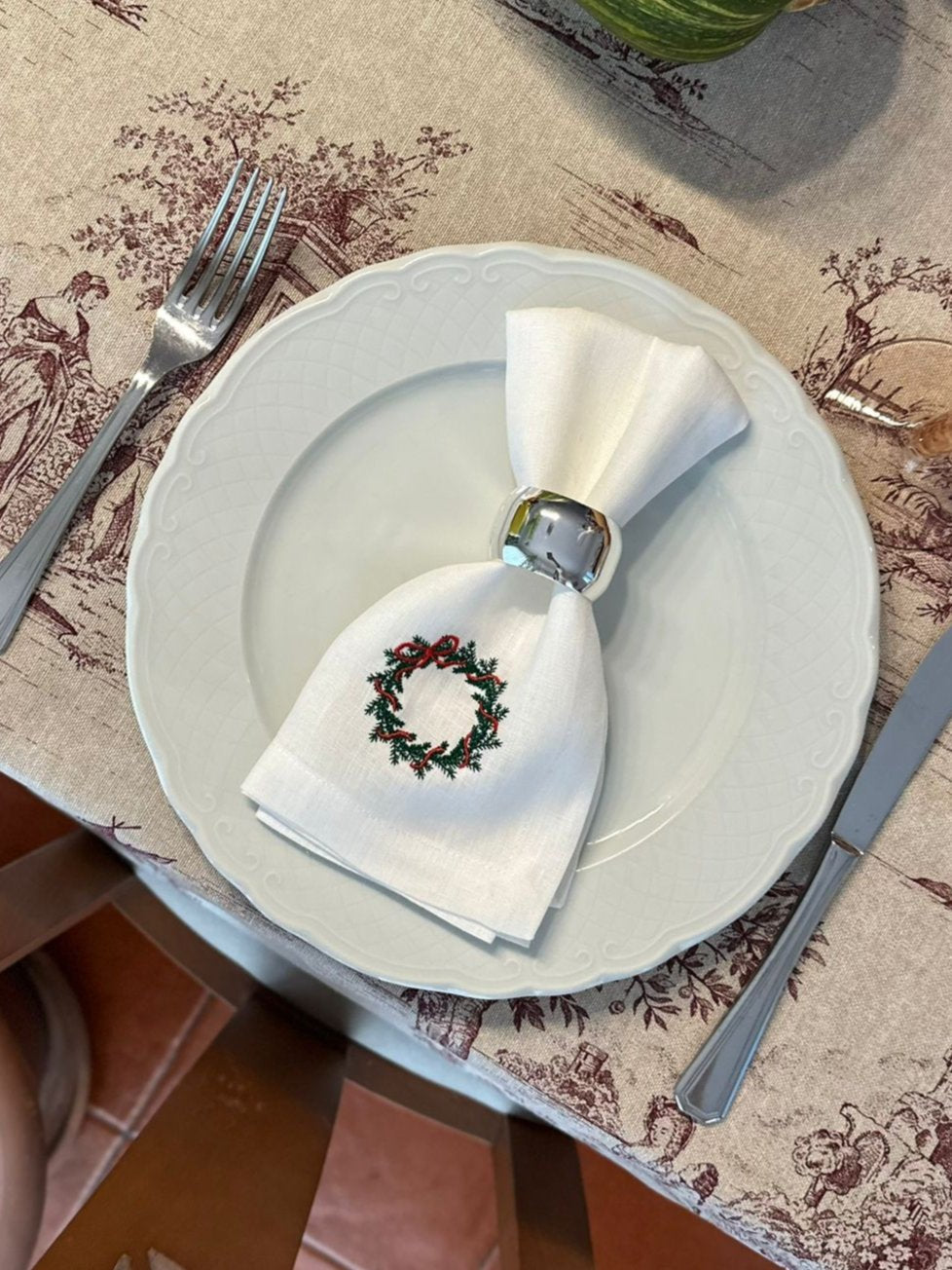 Embroidered Linen Napkin, Christmas Wreath