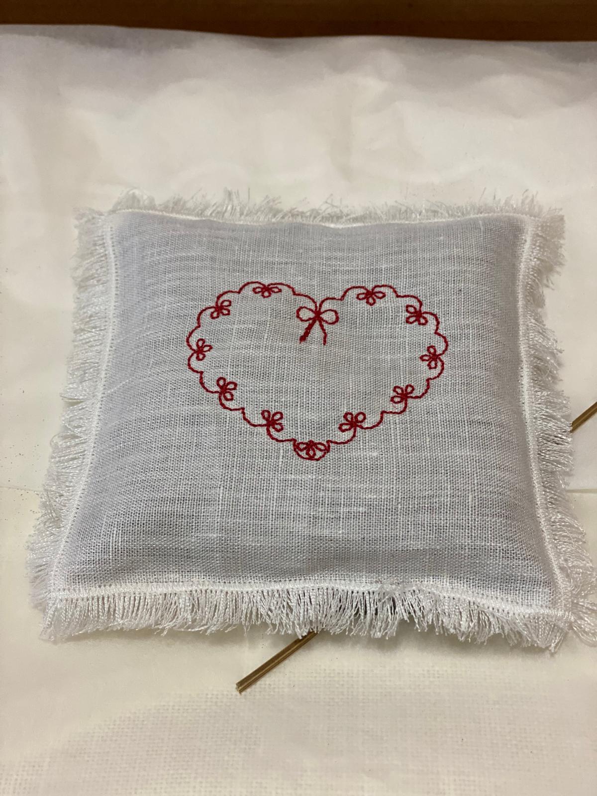 Almofada de Linho com Alfazema e Bordados Artesanais