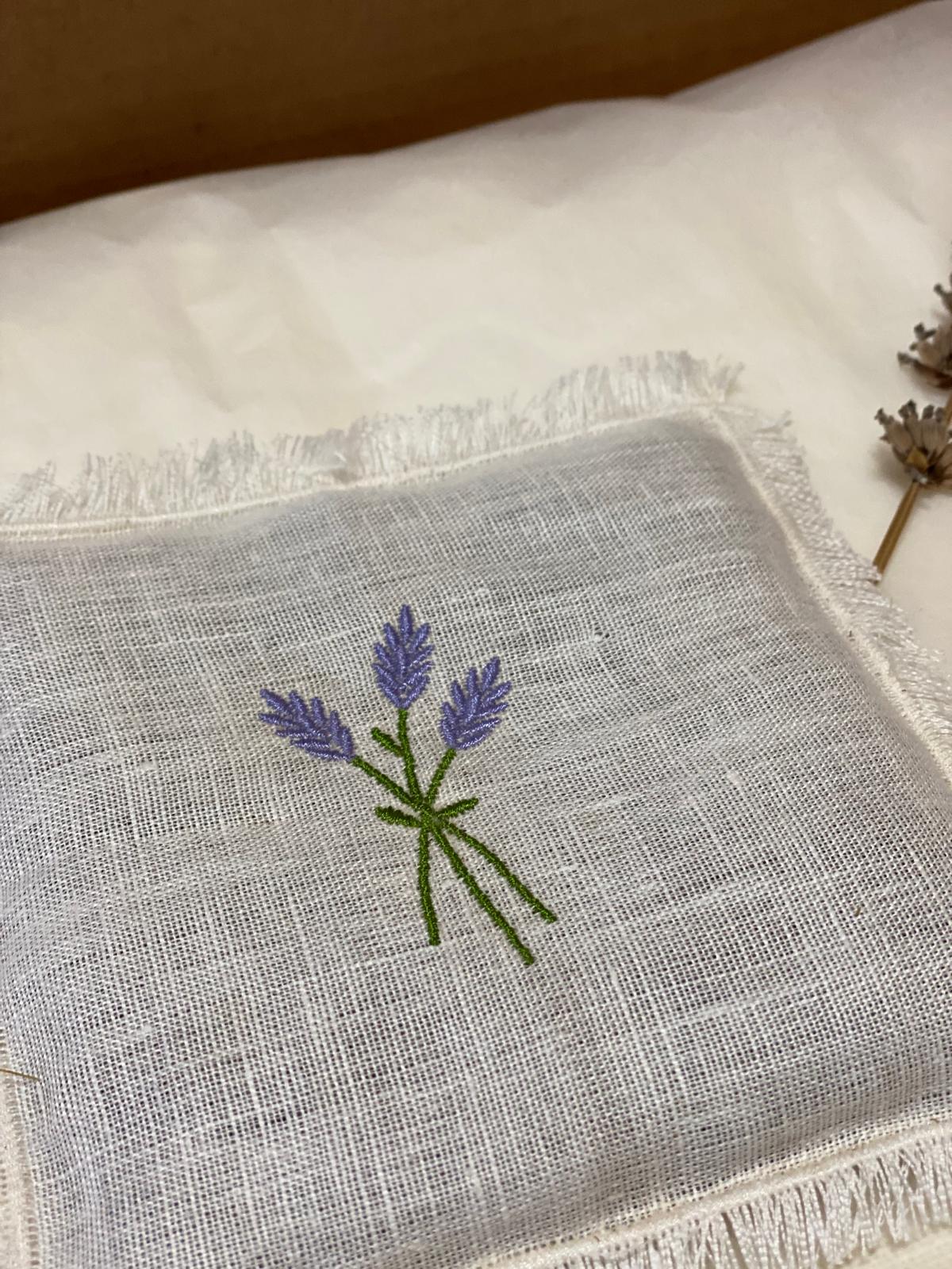 Almofada de Linho com Alfazema e Bordados Artesanais
