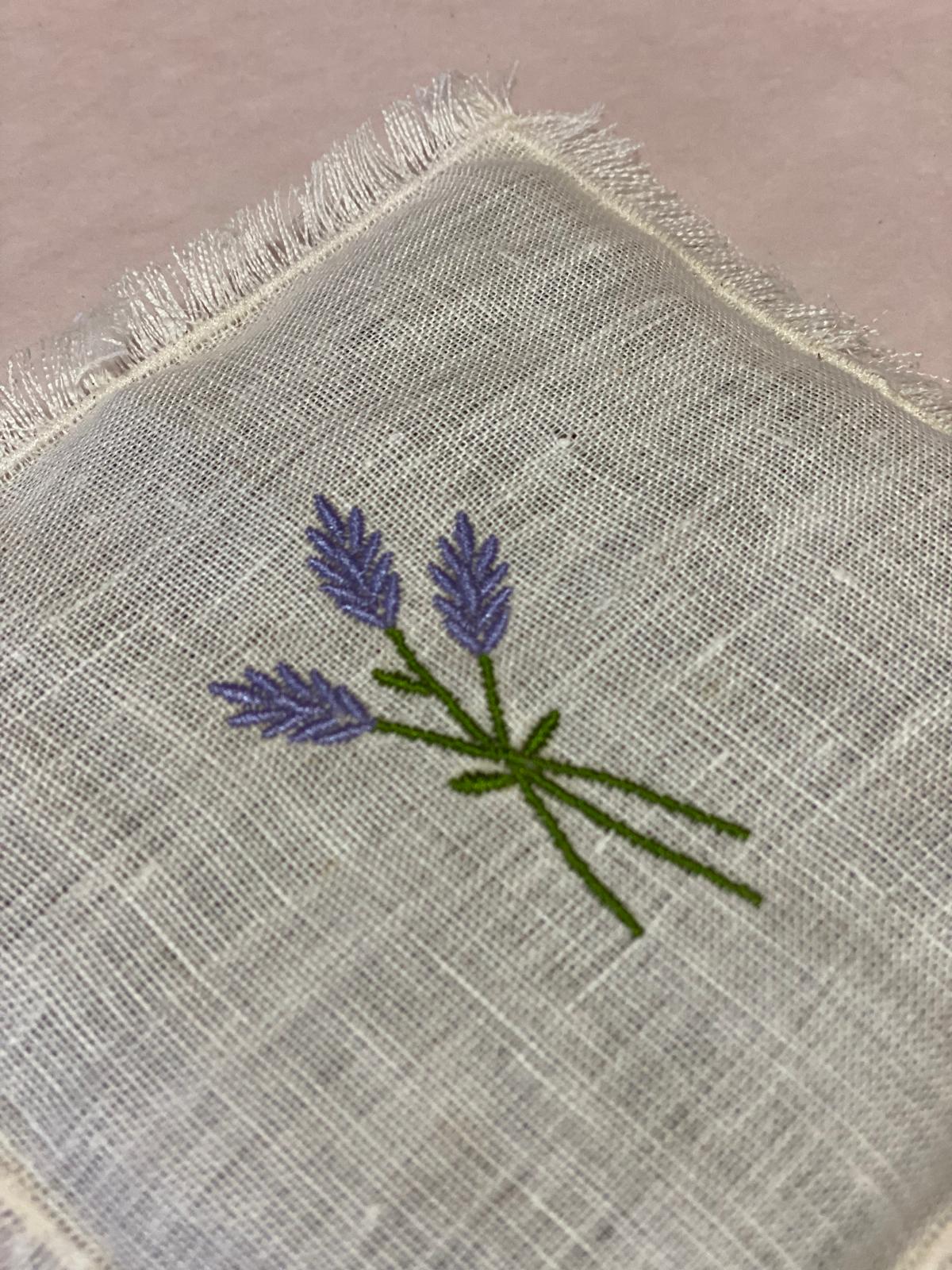 Almofada de Linho com Alfazema e Bordados Artesanais